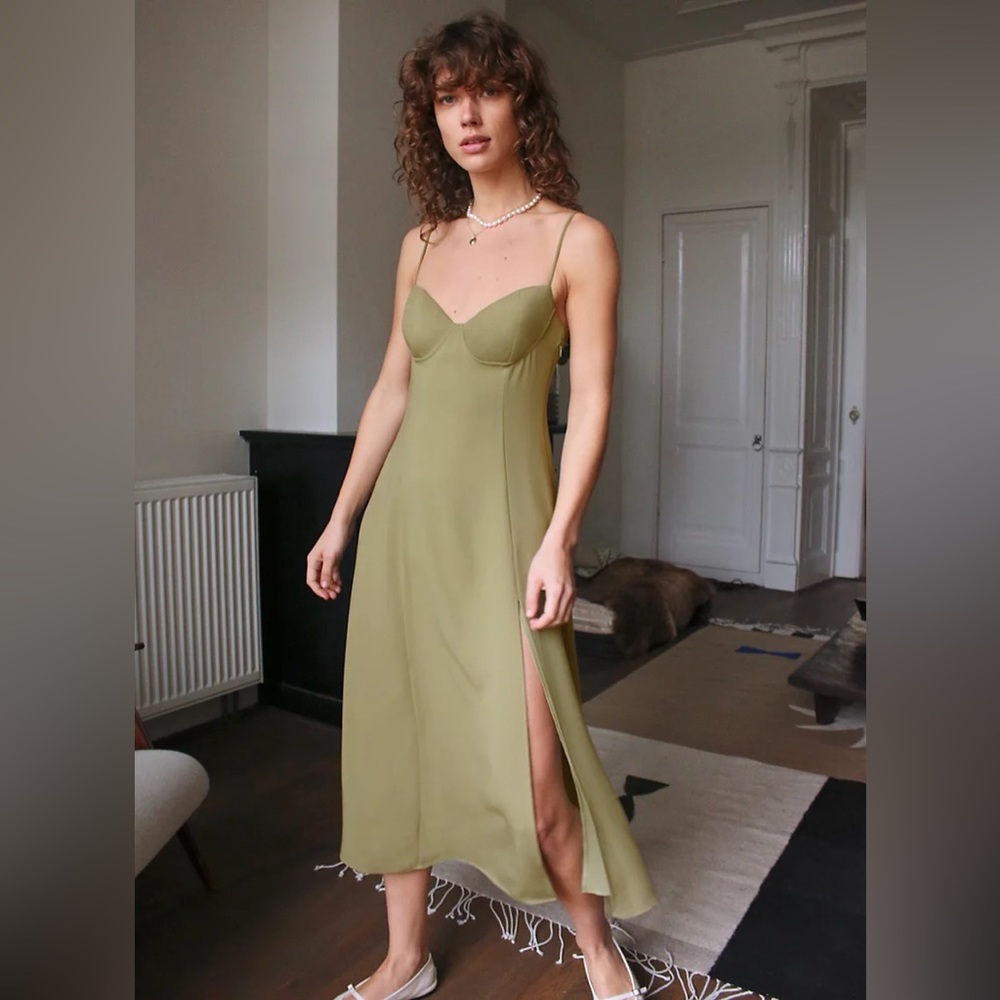 BNWT Aritzia dress size 4 (black)